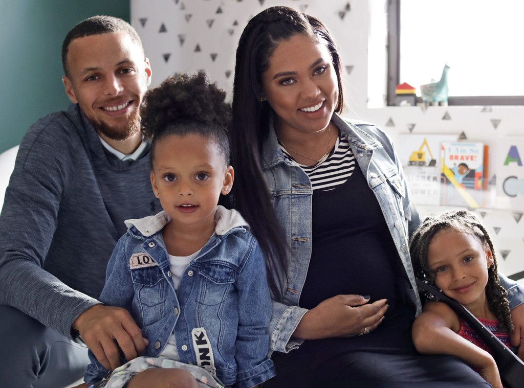 Familienfoto von Ballspieler, heiratet zu Ayesha Alexander,erkennt für Golden State Warriors.
  